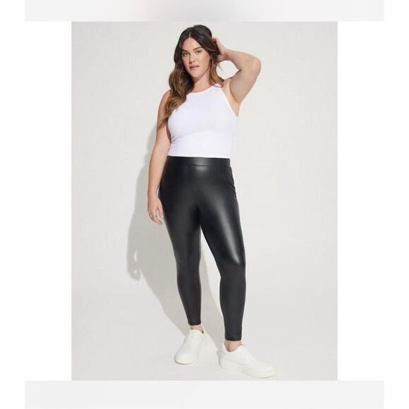 Torrid Black Faux Leather Pull On Leggings Size 2 or 2X - Picture 1 of 6